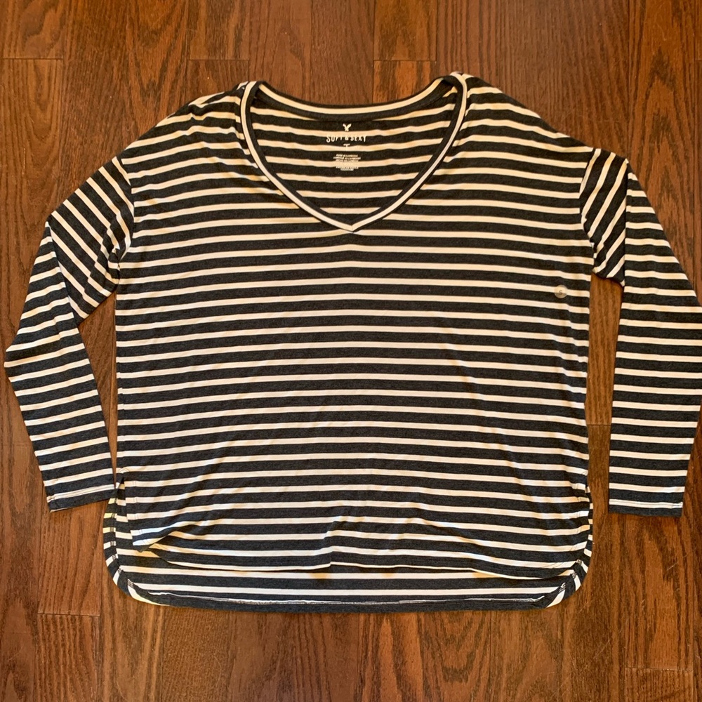 American Eagle Soft & Sexy Long Sleeve V-Neck